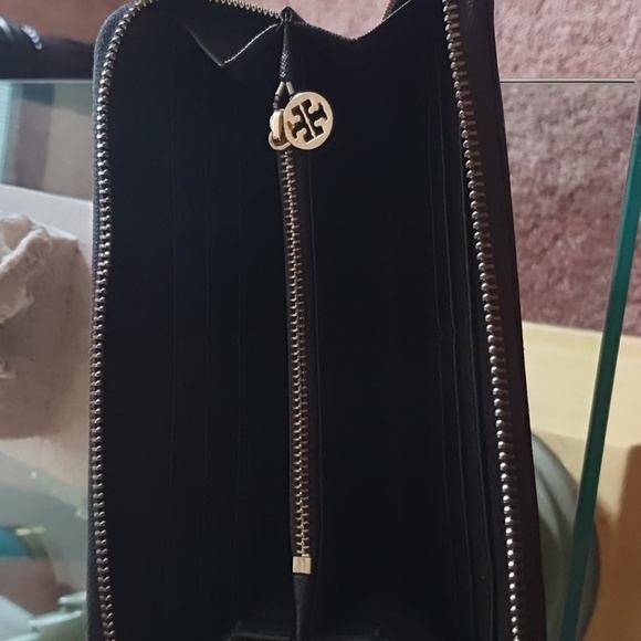Tory Burch Wallet - Picture 5 of 12